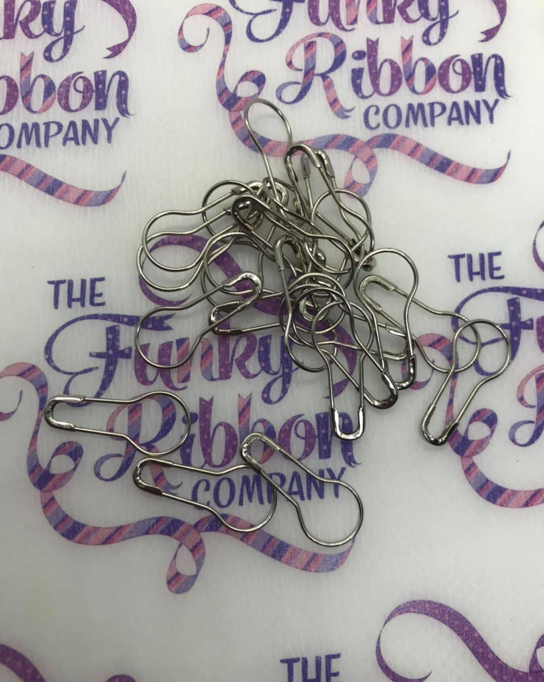 Swing Tag pins image 2