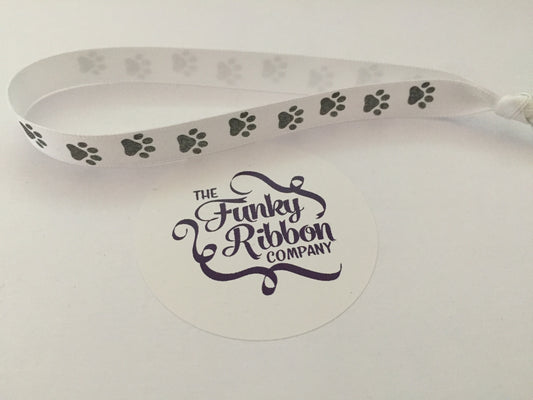 Paw print bauble ribbons image 0