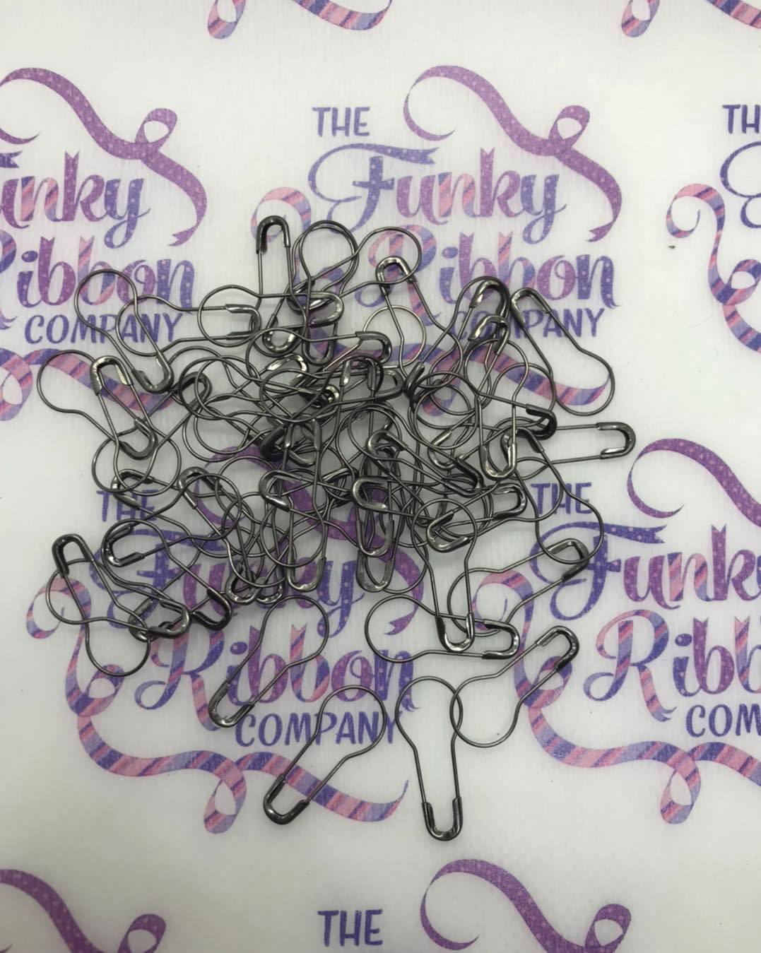 Swing Tag pins image 1