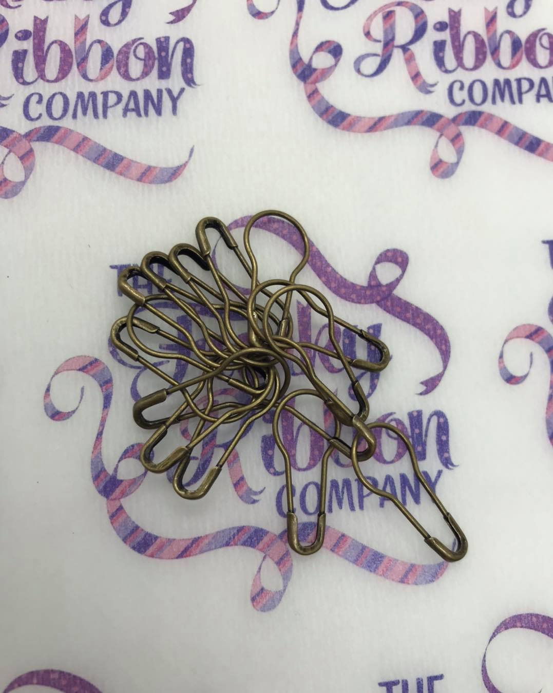 Swing Tag pins image 0