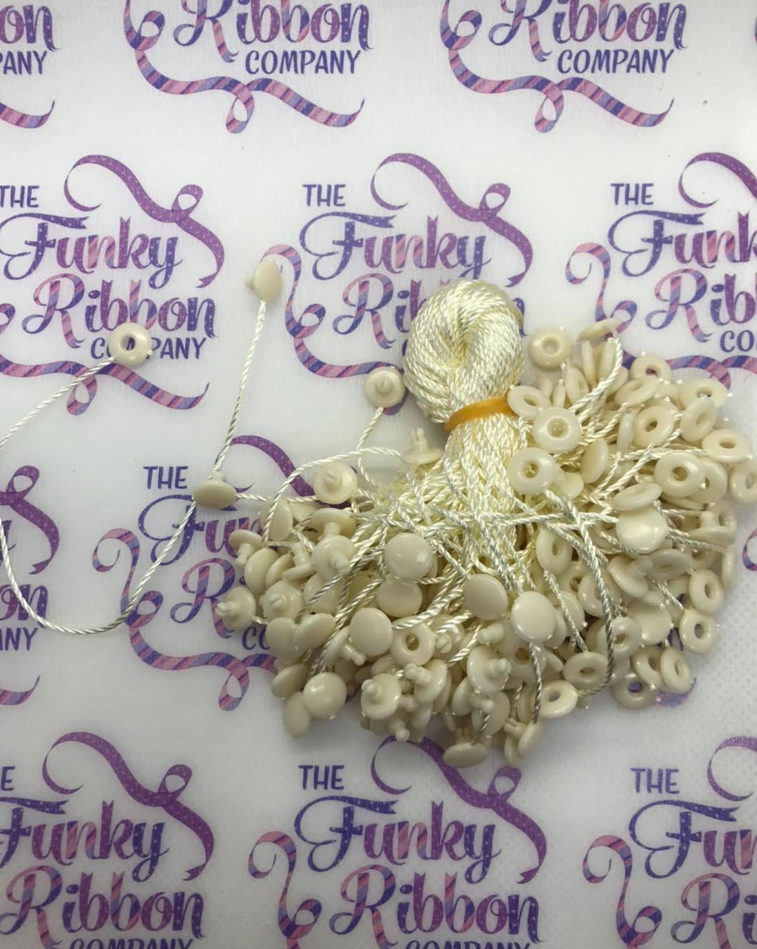 Swing Tag Strings image 1