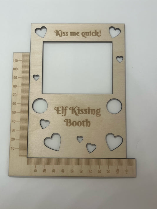 Elf Kissing Booth – Wooden Miniature Prop